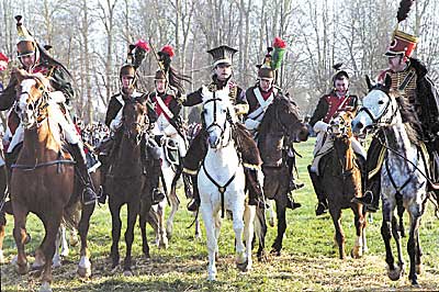 Le Rgiment s'lance vers les spectateurs. Fvrier 2001                             Photo: Journal: http://www.larepublique.com 