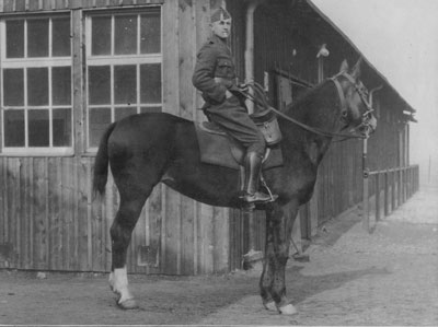 Henry Stienlet (grand-pre de Thierry Blyckaerts et futur prsident de la Fdration Motocycliste de Belgique)  Aix la chapelle le 8-3-1922